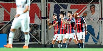 San Lorenzo precisa un triunfo ante el descendido Chacarita para seguir con chances de clasificar a la Libertadores 2019\u002E / AFP PHOTO / JAVIER GONZALEZ TOLEDO