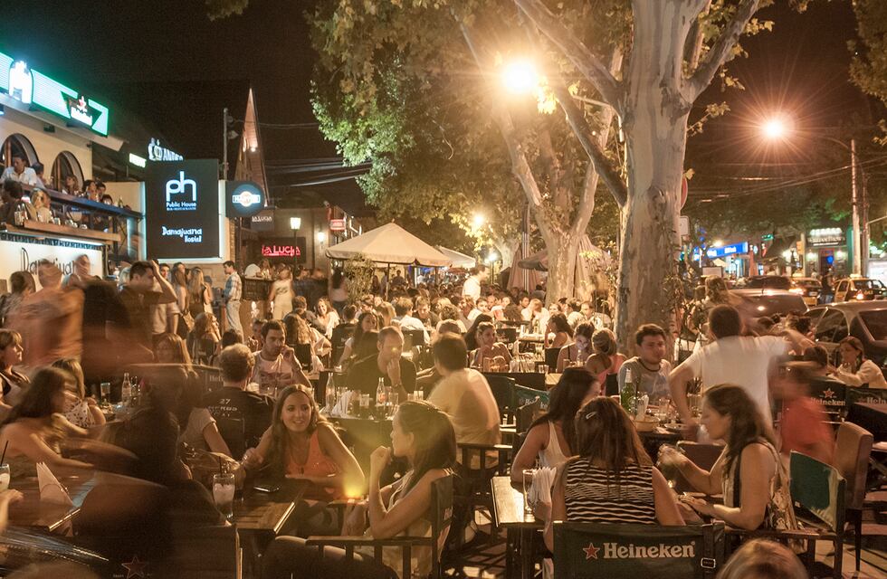 Vecinos reclaman por la música fuerte en los bares de calle Arístides