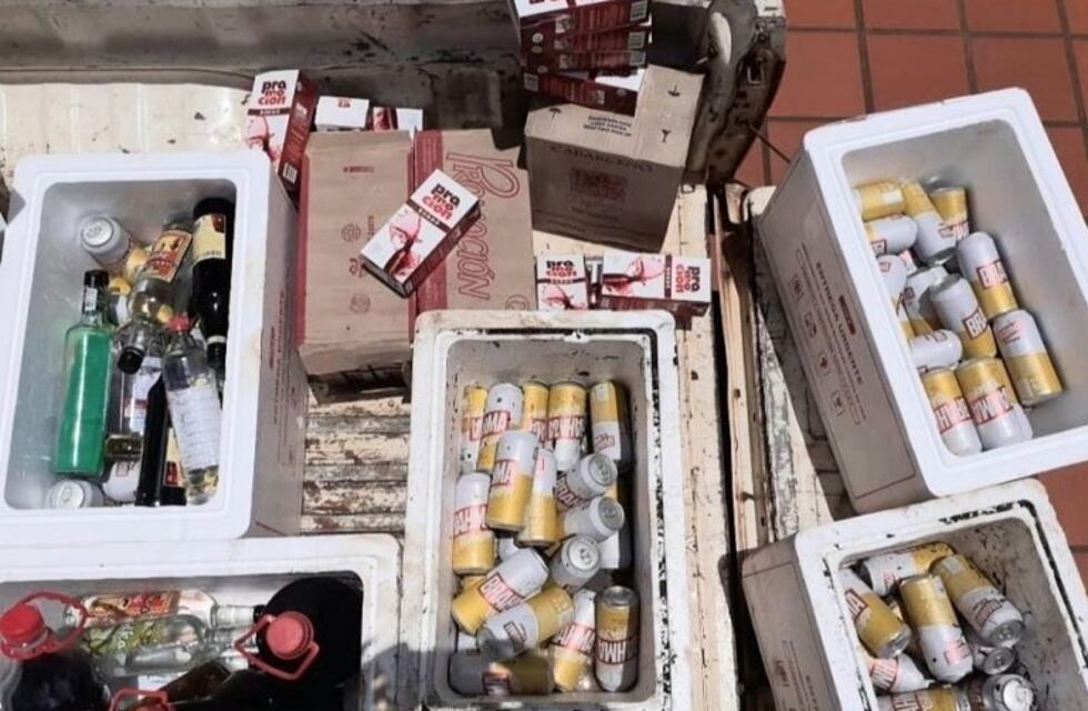 Secuestraron bebidas a un grupo de jóvenes que festejaba el fin de la cursada