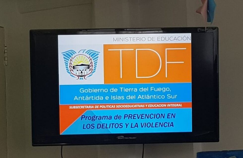 Disertación sobre Prevención de Delitos a través de Redes Sociales y Acoso Sexual Virtual (Grooming)