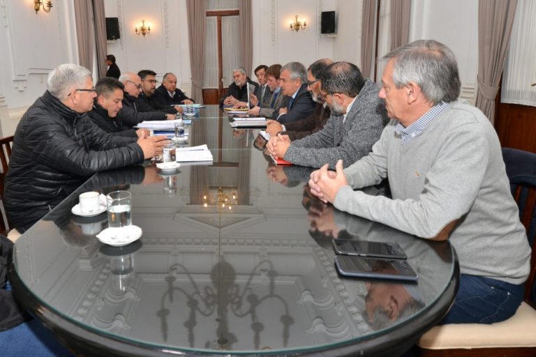 Colectiveros prometieron no hacer paro y el Gobierno, aumentar subsidios