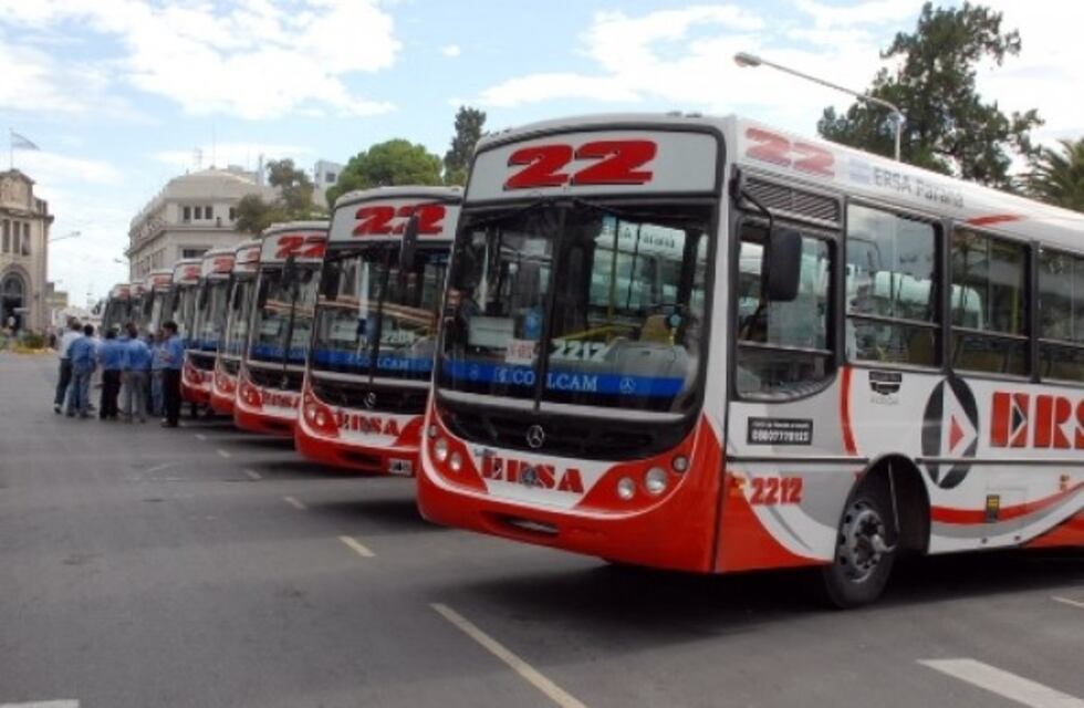 Cinco líneas de colectivos urbanos de Paraná cambian su recorrido por destrozos en las calles