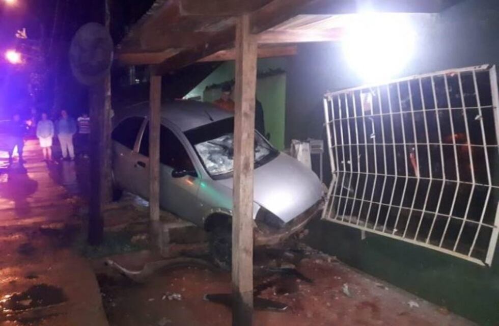 Cinematográfico accidente en Posadas dejó sólo daños materiales