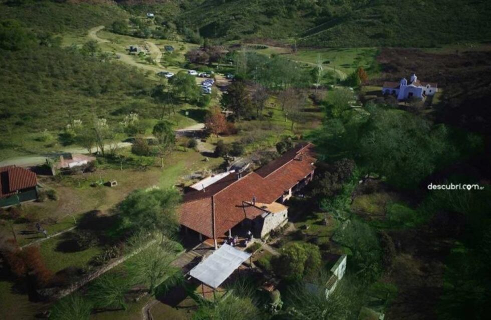 ¿Dónde voy el finde? Un paseo por la capilla de Candonga desde un drone