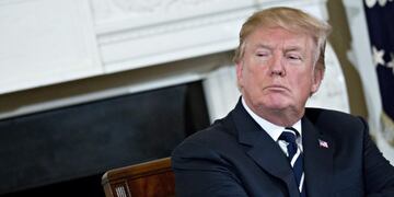 U\u002ES\u002E President Donald Trump participates in a listening session on gun violence with high school students, teachers and parents in the State Dining Room of the White House in Washington, D\u002EC\u002E, U\u002ES\u002E, on Wednesday, Feb\u002E 21, 2018\u002E Trump promised on Wednesday to act quickly to prevent more school shootings as often-tearful, occasionally angry survivors and parents of victims poured out their frustration to him in a remarkable White House meeting\u002E Photographer: Andrew Harrer/Bloomberg eeuu Washington donald trump Tiroteo y masacre en escuela Marjory Stoneman Douglas de Florida presidente de eeuu recibe a los familiares de las victimas muertas en el tiroteo