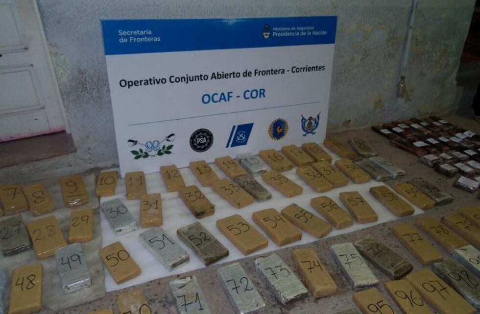 Corrientes: incautaron una lancha y un auto con 132 kilos de marihuana dentro
