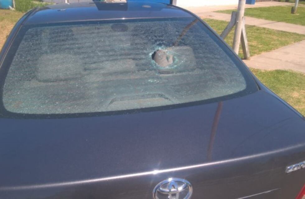 Disputa vecinal en Villa Campi terminó con un hombre herido y destrozos en un auto