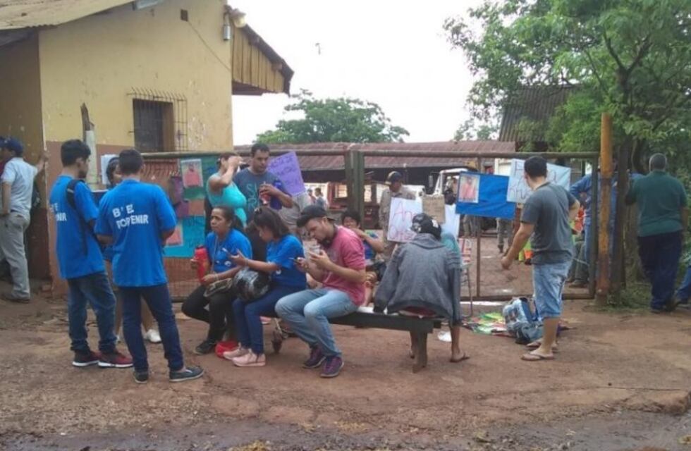 Se prolongan las protestas y los pedidos de renuncia frente a Obras Públicas