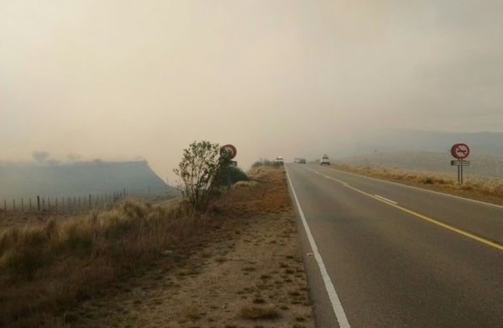Cerraron el Camino del Cuadrado por el humo de incendios en la reserva de La Quebrada