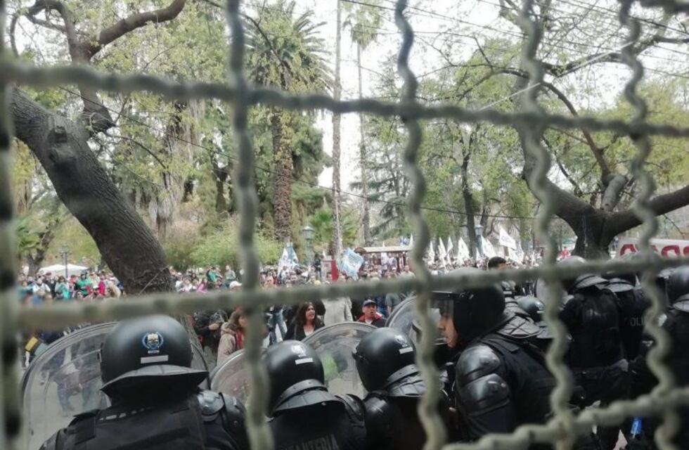 El Gobierno de Mendoza será querellante tras las agresiones a policías