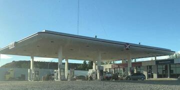 Sigue la ola de asaltos: delincuentes roban en una estación de servicio