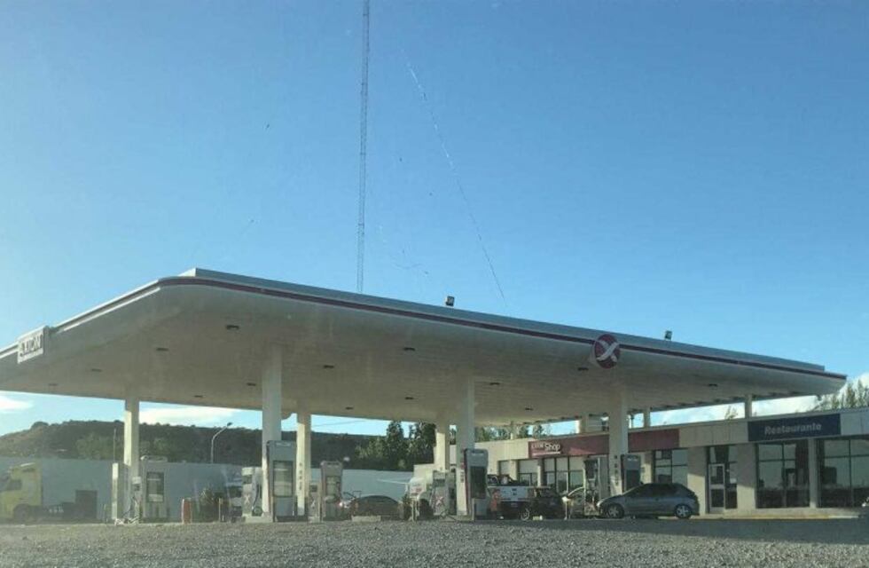Sigue la ola de asaltos: delincuentes roban en una estación de servicio