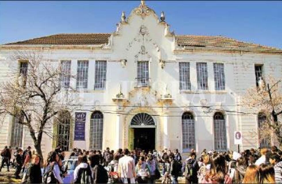 Por Whatsapp un alumno amenazó con atacar armado a sus compañeros