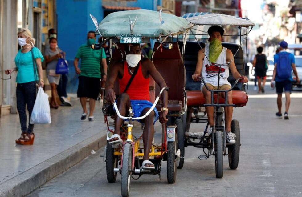 Descubren que el coronavirus se mantiene en el aire más tiempo del que se creía