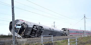 A high speed train travelling from Milan to Bologna is seen after it derailed killing at least two people near Lodi, Italy February 6, 2020\u002E REUTERS/Flavio Lo Scalzo