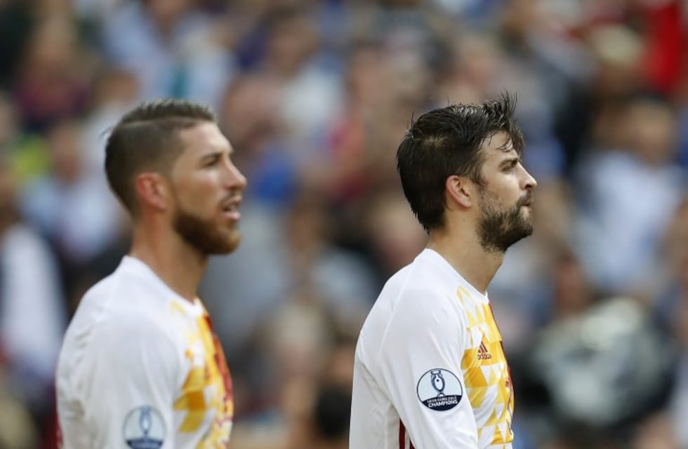 Piqué y Sergio Ramos, enfrentados por el referéndum en Cataluña
