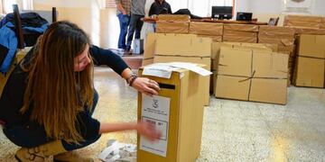 Imagen archivo\u002E Urnas Bariloche\u002E