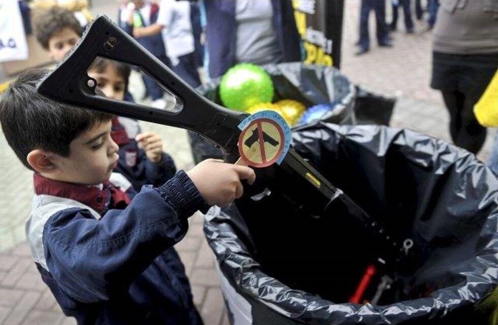 Programa "Un Libro por un Juguete Violento".
