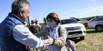 Patricia Bullrich visitó a los hermanos Etchevehere y le pidió al Gobierno una postura “clara” sobre la propiedad privada\u002E (Clarín)