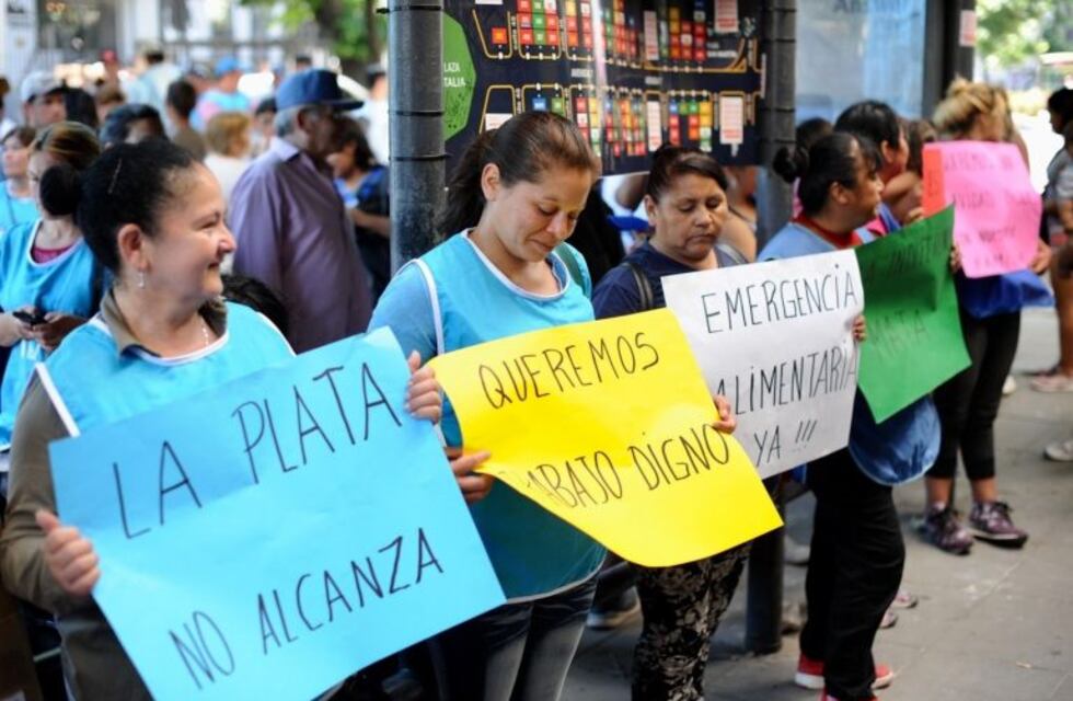 Organizaciones sociales pidieron donaciones a un supermercado platense