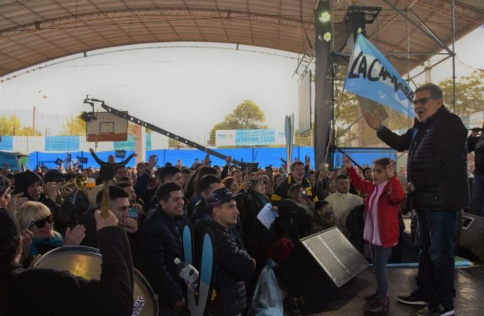 Elecciones: un sector del PJ organizó un acto para respaldar la fórmula Fernández-Fernández