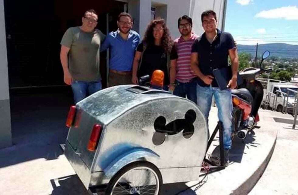 Un salteño creó una motoambulancia para mascotas