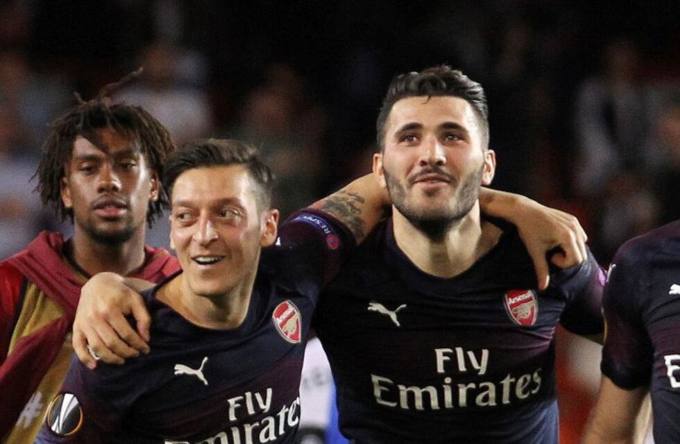 Difundieron el video completo del intento de robo a Mesut Özil y Sead Kolasinac en Londres