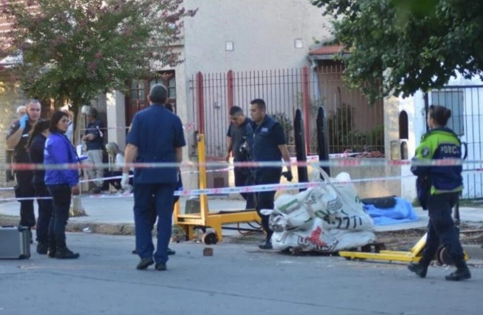 Murió un hombre aplastado por una grúa