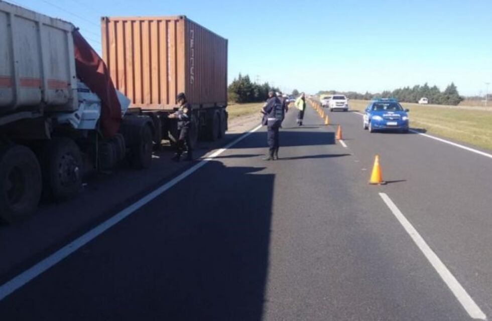 Un muerto en choque de camiones en la autopista Córdoba-Rosario