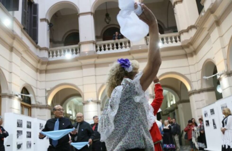 Adultos Mayores bailarán folclore en la Legislatura de Córdoba