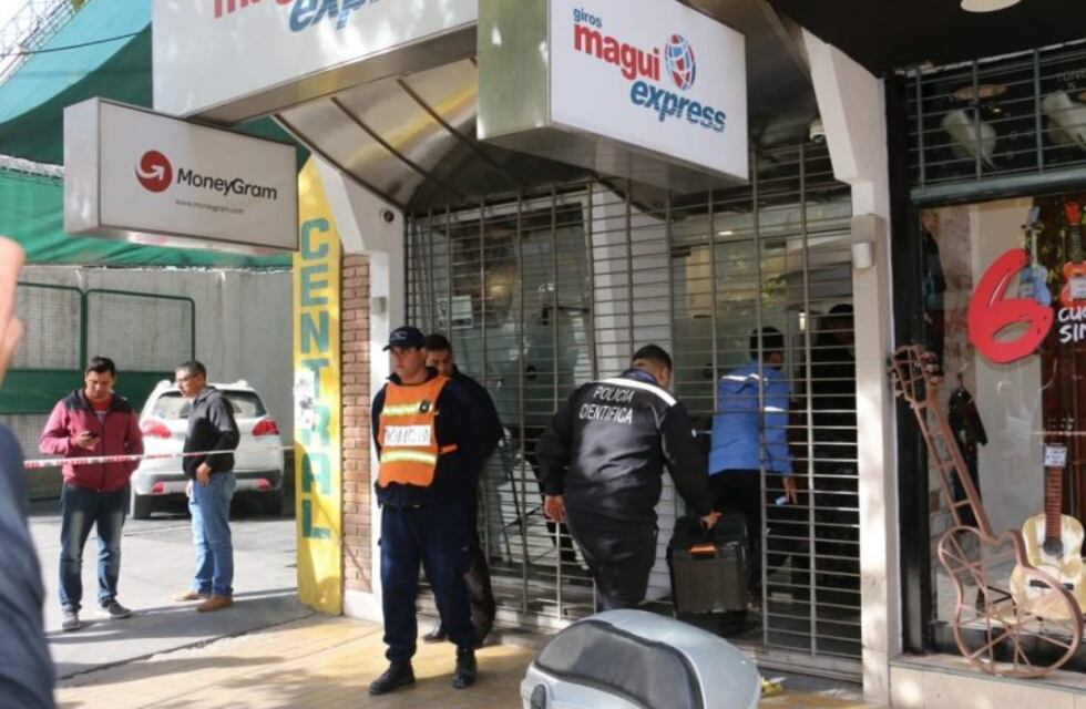 Armados, cuatro ladrones asaltaron una financiera en pleno centro sanjuanino