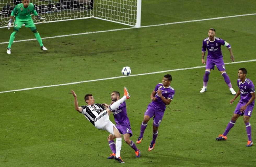 Inatajable: Juventus le igualó transitoriamente el partido al Real Madrid con este golazo de chilena