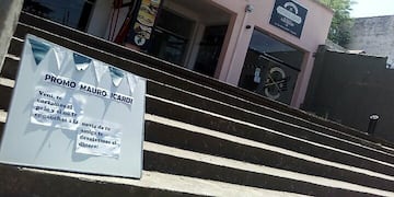 El insólito cartel de una peluquería en Unquillo\u002E