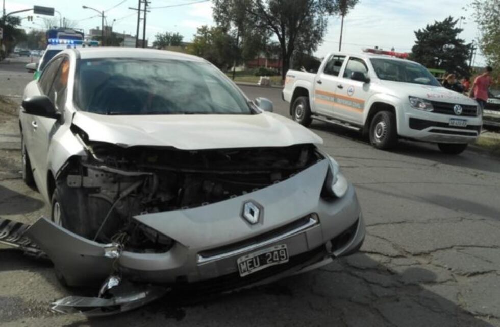 Fuerte choque en cercanías a la terminal de ómnibus
