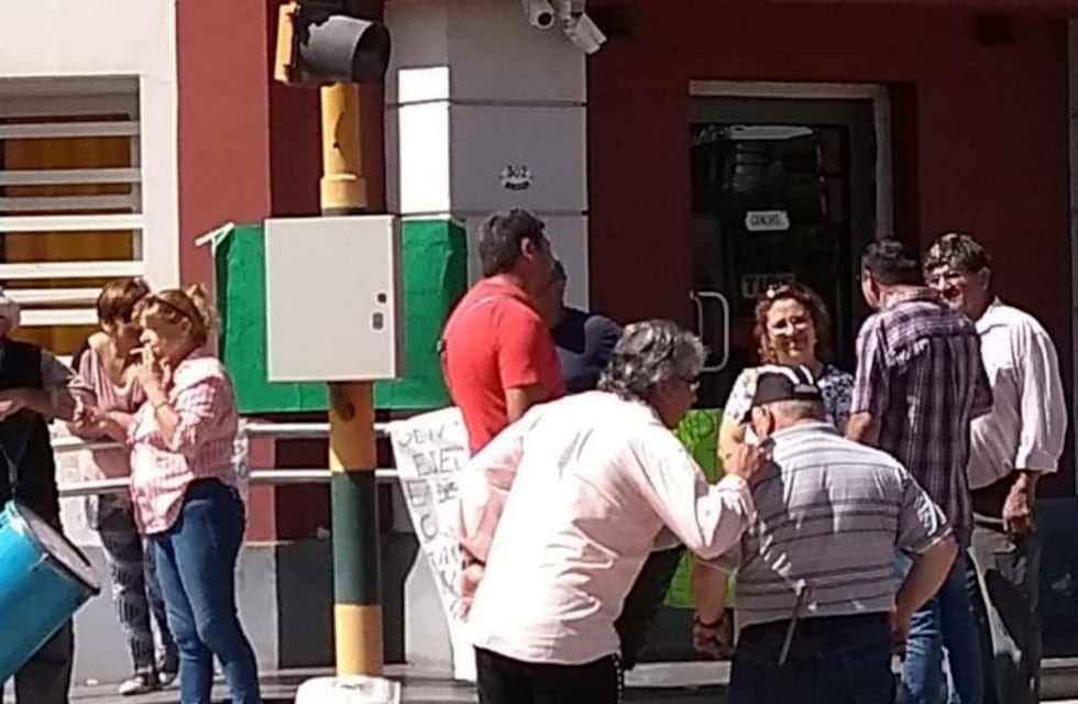 En Río Primero los empleados municipales realizan un piquete