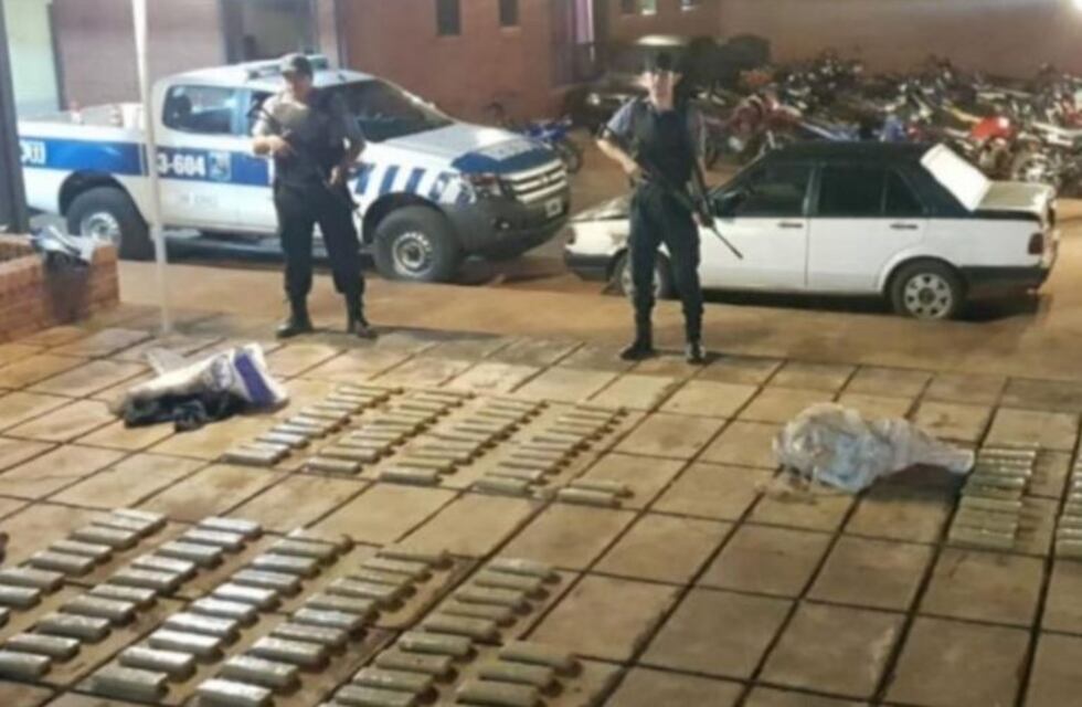 Tras apagar un incendio, encontraron más de 80 kilos de marihuana dentro de un auto