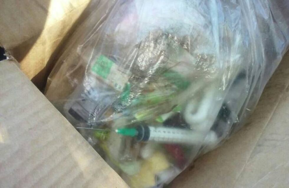 Un recolector denunció que arrojaron desechos médicos con la basura domiciliaria