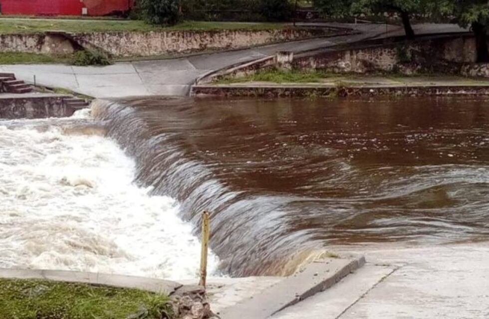 Con las lluvias el río San Antonio superó los 4 metros