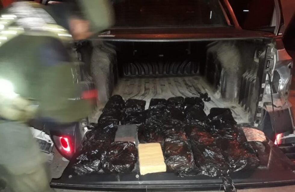 Rosario de la Frontera: intentó pasar 30 kilos de cocaína en las ópticas de su vehículo