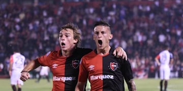 Gol de Fértoli y festejo con Fontanini en Newell's