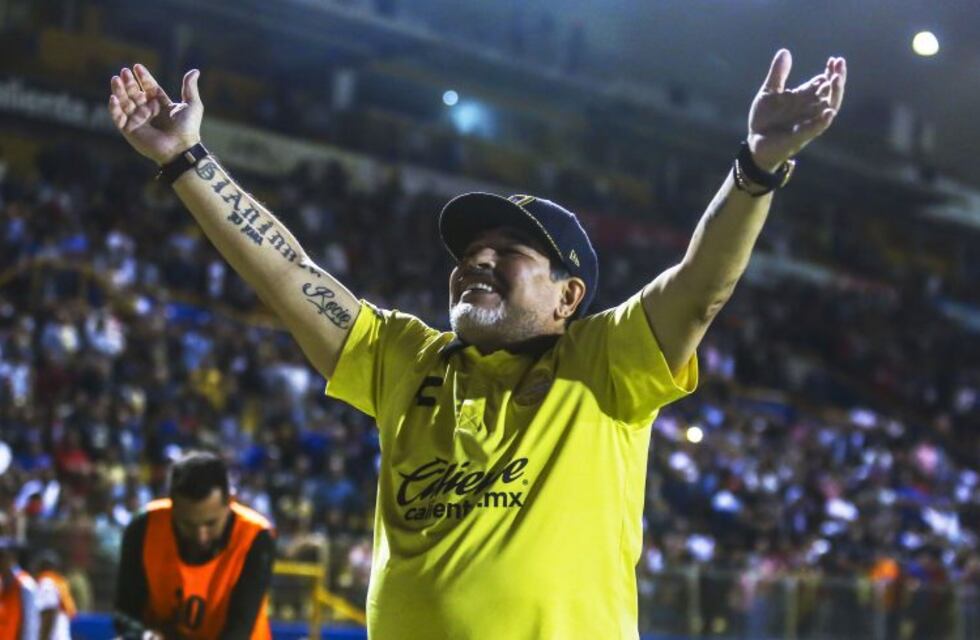 El blooper de Diego Maradona en plena entrevista