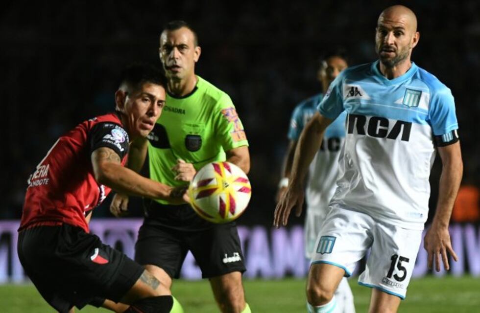 El presidente de Colón criticó la tarea de Baliño en el partido con Racing