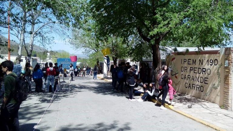 Continúa la manifestación en la Carande Carro