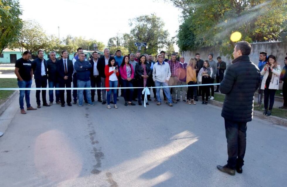 Mestre inauguró las obras de pavimento en barrio Argüello Lourdes