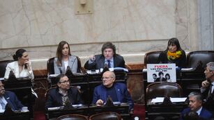 Javier Milei al exponer en el debate sobre el Impuesto a las Ganancias