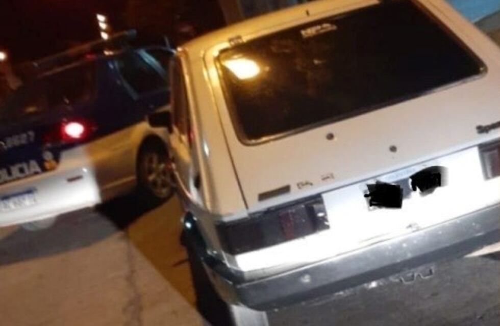 Arroyito: tres jovenes alcoholizados se conducían en un vehiculo y fueron detenidos por la policía