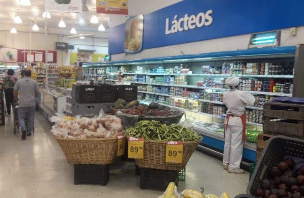 Finaliza la entrega de pases libres de colectivo para empleados de comercio