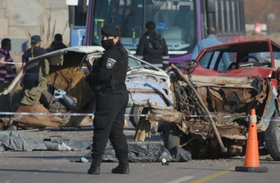 Día del Niño trágico: tres muertos y tres heridos en un choque frontal en Maipú