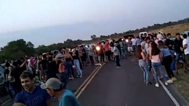 Un grupo de jóvenes realizó una fiesta clandestina en plena Ruta 4 en Chaco