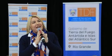 Bertone presidió la entrega de uniformes al personal de Pomys